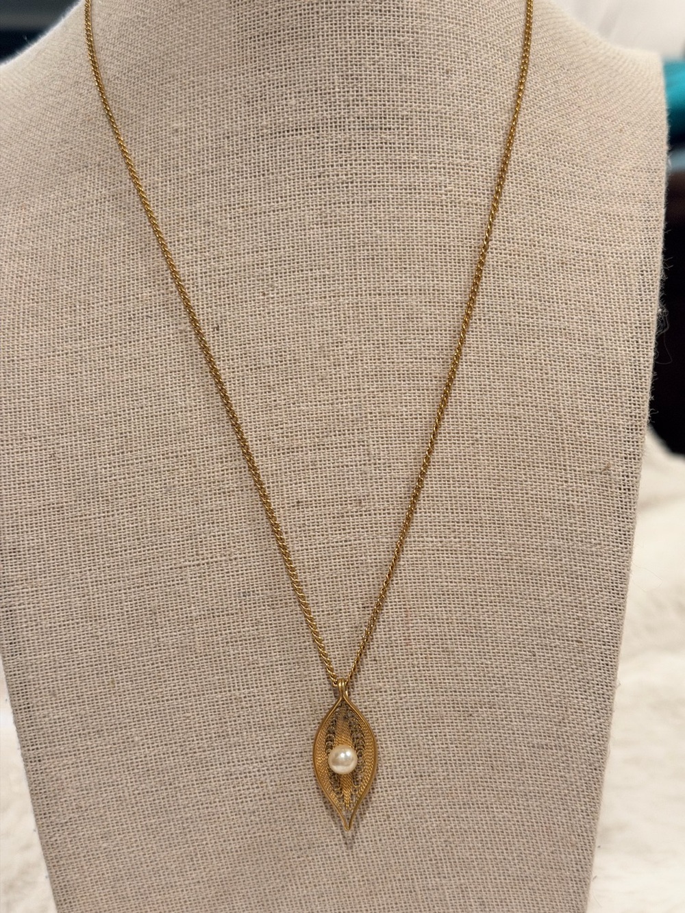 Sarah Coventry necklace, goldtone chain filigree leaf faux pearl + extra leaves